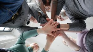 พื้นดวงหุ้นส่วนแต่ละคนมีผลต่อการออกแบบโลโก้ฮวงจุ้ย